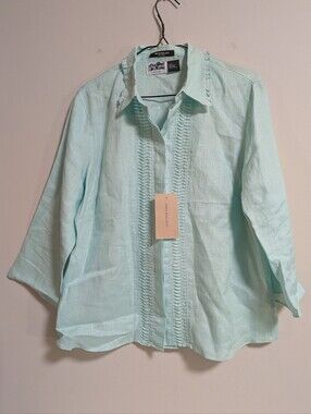 Autograph New York. Mint Green Irish Linen Shirt Blouse. Size Large. Like New.